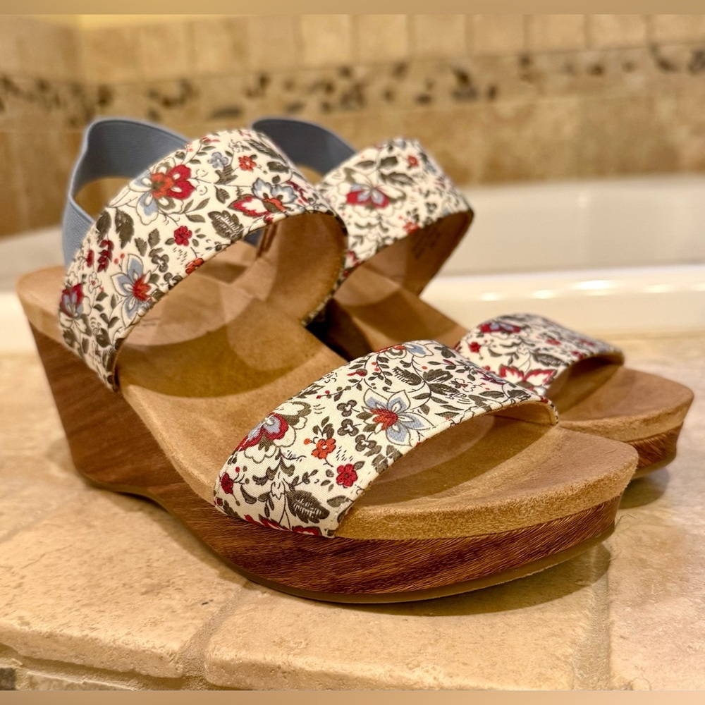 Life Stride Floral Wedge Shoes